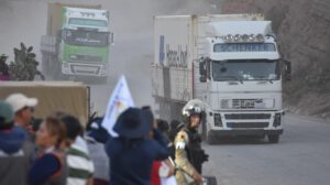 El operativo policial y militar de desbloqueo ruta en Bolivia, tras la declaración de Estado de excepción
