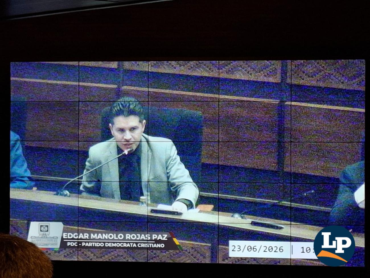 El diputado Rojas en conferencia de prensa
