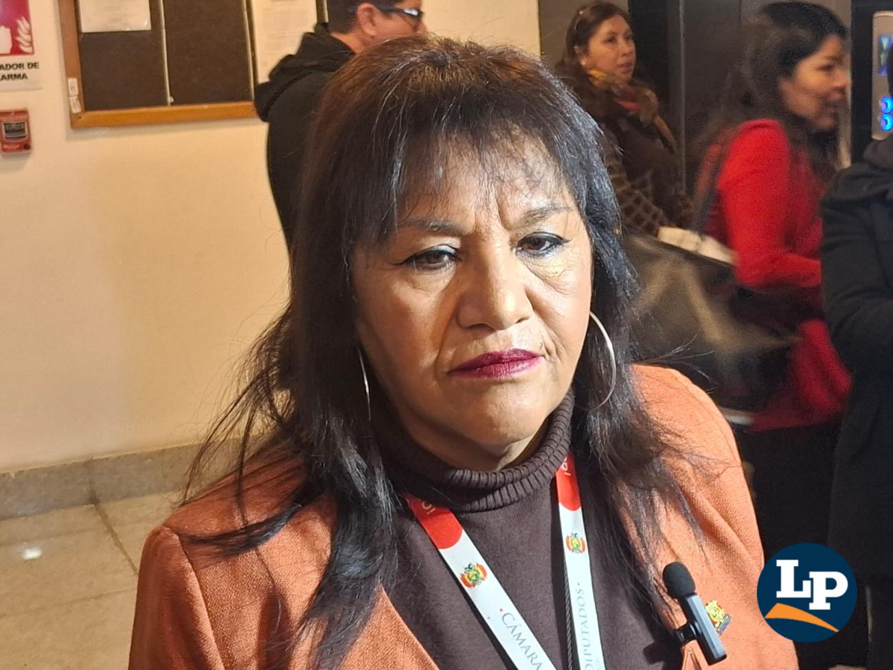 La diputada Jiménez en conferencia de prensa