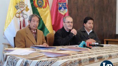 Sixto Guzmán (UTO), Monseñor Cristóbal Bialasik,  y Marco Flores (APO)