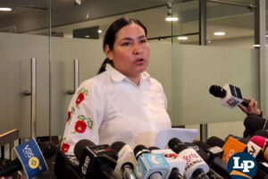 La senadora guerrero en conferencia de prensa