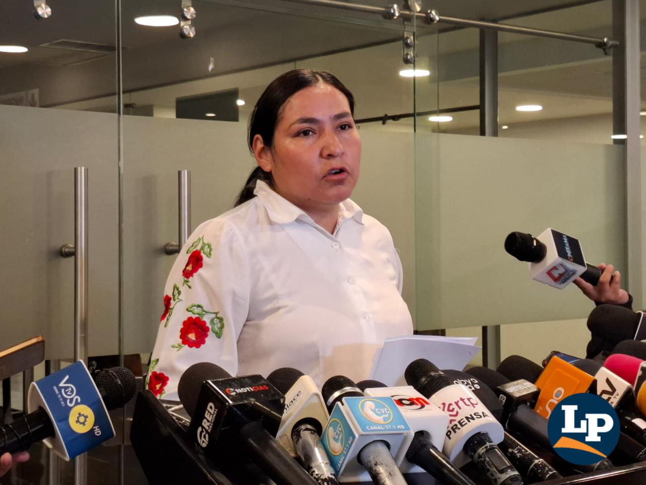 La senadora Guerrero en conferencia de prensa