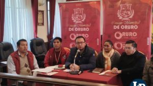 Dirigentes vecinales y autoridades en la presentación de la convocatoria de la feria