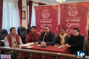 Dirigentes vecinales y autoridades en la presentación de la convocatoria de la feria