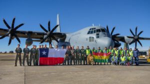 La FACH indicó que la tripulación del C-130 Hércules mantuvo un puente aéreo que permitió movilizar más de 70 toneladas de alimentos
