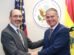 Encargado de Negocios de la Embajada de Estados Unidos en Bolivia, Erik Martini, junto al ministro de Defensa, Ernesto Justiniano