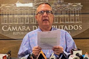 Carlos Alarcón