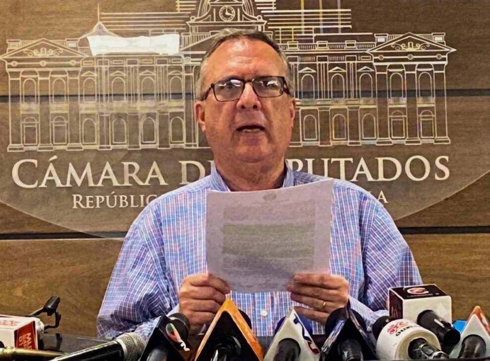 Carlos Alarcón