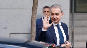 El expresidente del Gobierno, José Luis Rodríguez Zapatero, llega a la Audiencia Nacional para declarar como investigado por organización criminal, tráfico de influencias y falsedad en la causa sobre el préstamo a la compañía aérea Plus Ultra