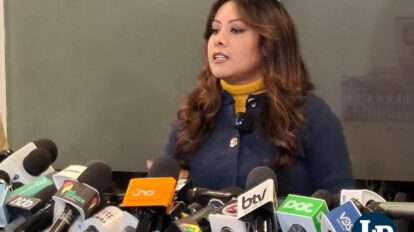La diputada Jiménez en conferencia de prensa