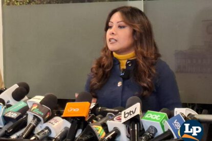 La diputada Jiménez en conferencia de prensa