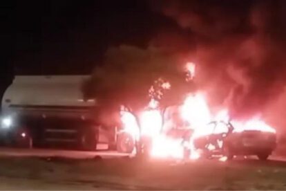 vehículo particular se incendió tras chocar contra la parte trasera de un camión cisterna estacionado