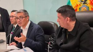 En la sesión, estuvo presente el ministro de Economía y Finanzas Públicas, José Gabriel Espinoza.