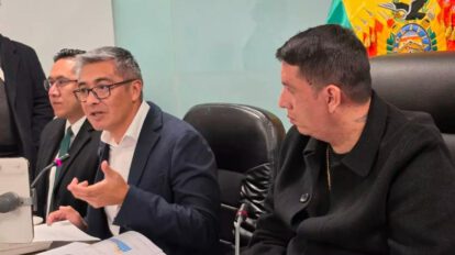 En la sesión, estuvo presente el ministro de Economía y Finanzas Públicas, José Gabriel Espinoza.