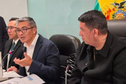 En la sesión, estuvo presente el ministro de Economía y Finanzas Públicas, José Gabriel Espinoza.