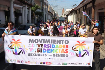 Integrantes de colectivos LGBTI participan en una manifestación este viernes, en Santa Cruz (Bolivia).