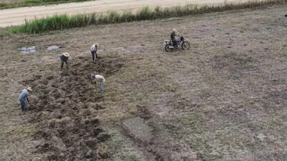 Avasalladores sembrando en el predio Santa Rita