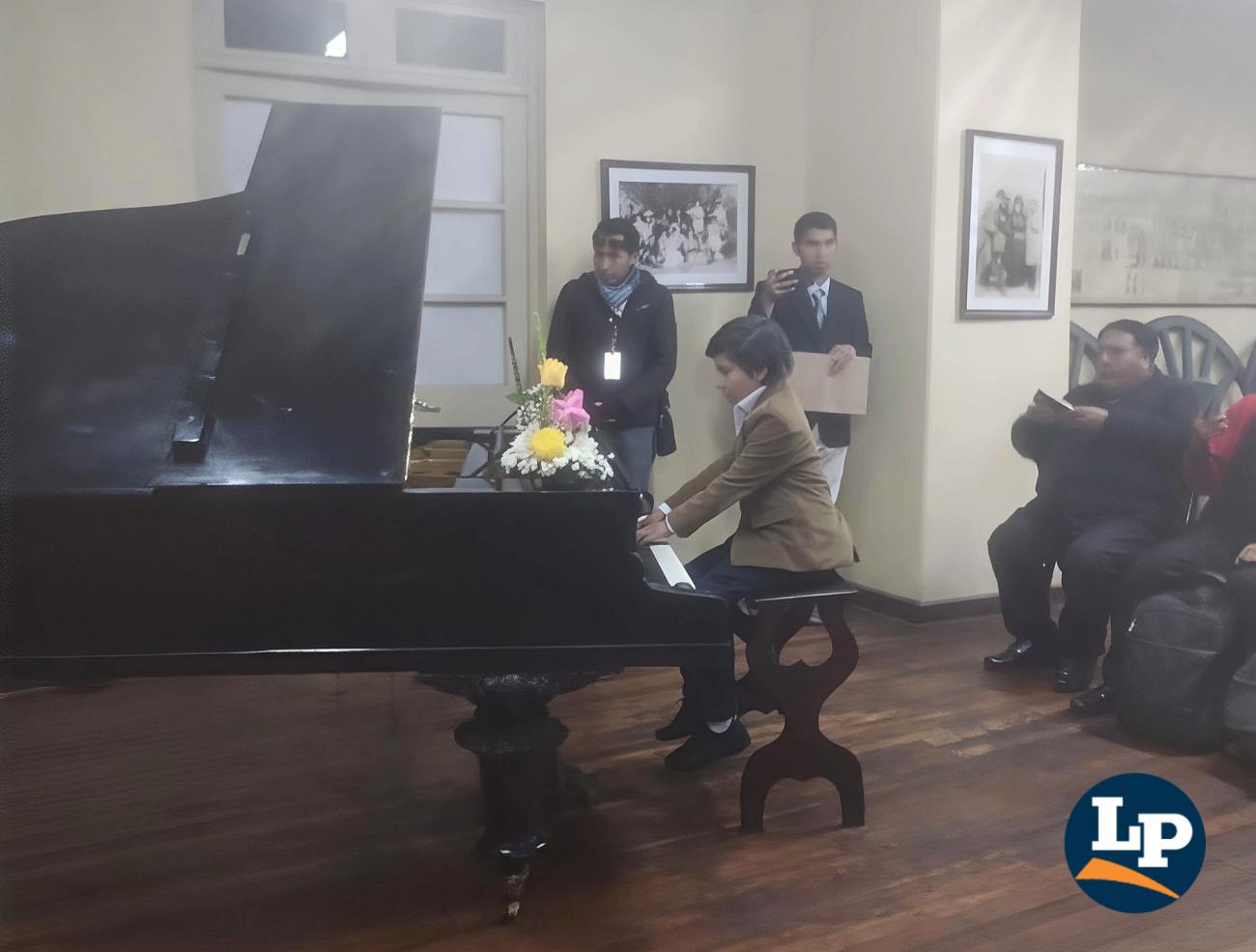 Manitos en el Piano