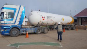 Investigan, desvío de diesel en Santa cruz
