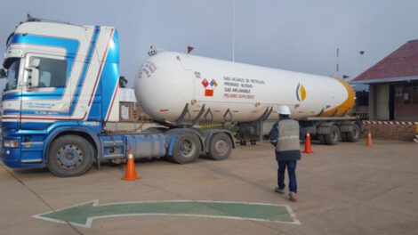 Investigan, desvío de diesel en Santa cruz