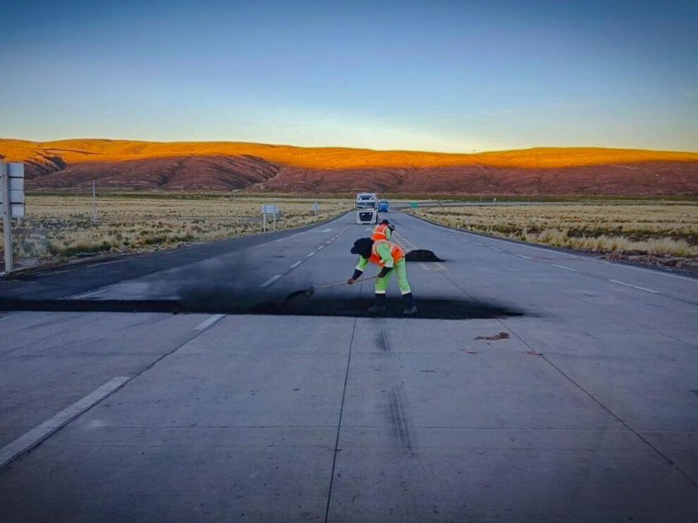 Diversos puntos de las carreteras nacionales fueron obstruidos con rocas, montículos de tierra, fogatas y otros elementos