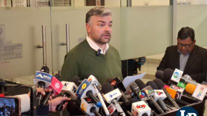 El senador Ormachea en conferencia de prensa