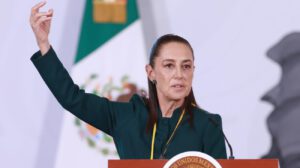La presidenta de México, Claudia Shainbaum, habla durante una conferencia de prensa