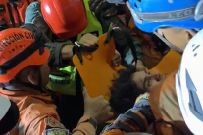 El rescate se retrasó por un cadáver interpuesto entre Aarón y los operarios
