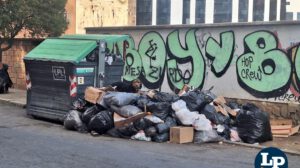 Durante los días de bloqueo la basura se acumuló en La Paz