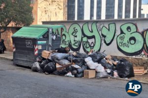 Durante los días de bloqueo la basura se acumuló en La Paz