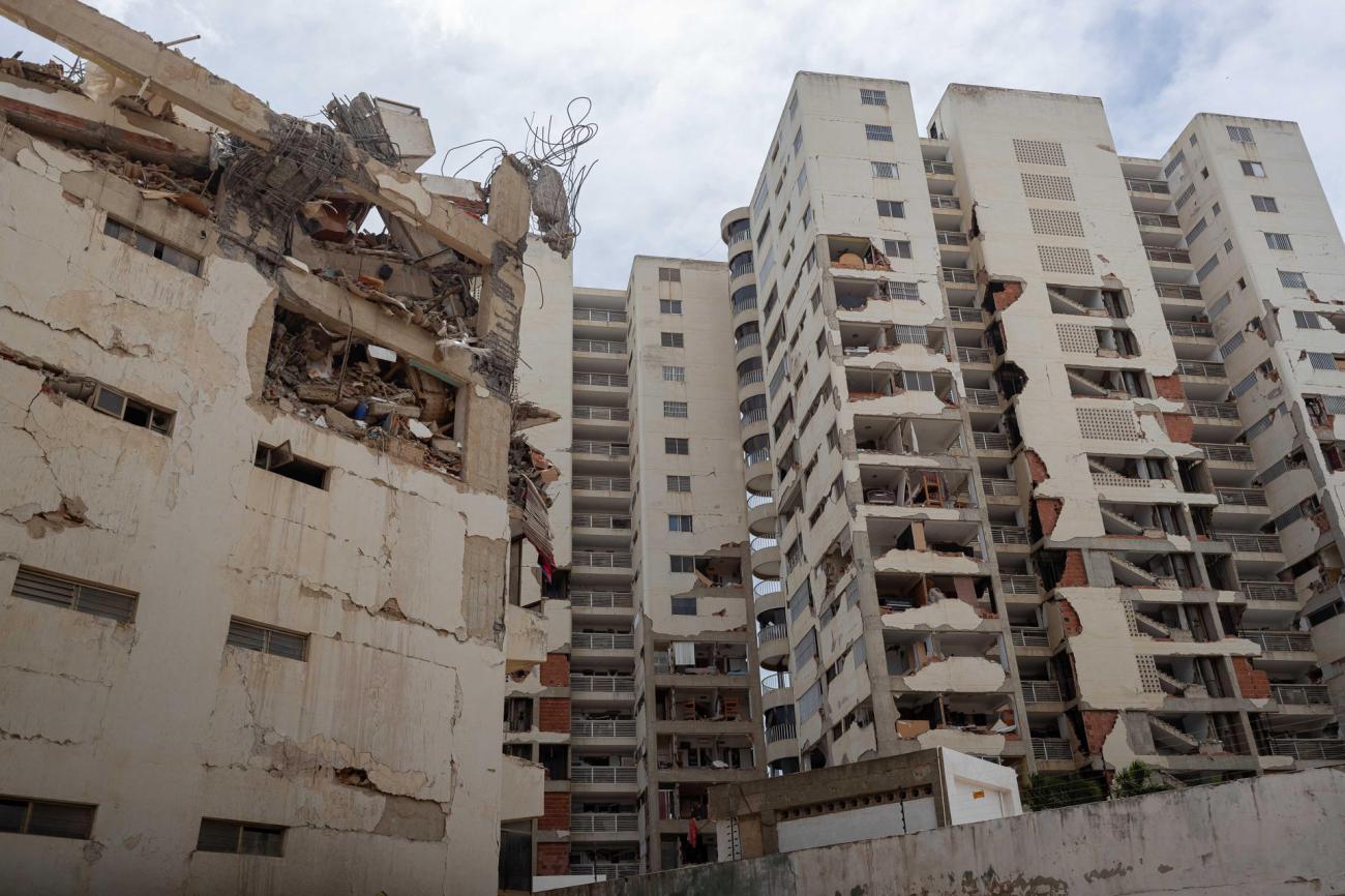 Un edificio afectado por los terremoto