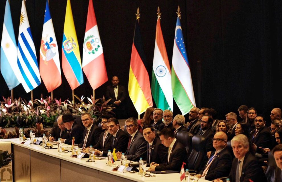 El Presidente Paz junto a otros mandatarios en la cumbre del Mercosur