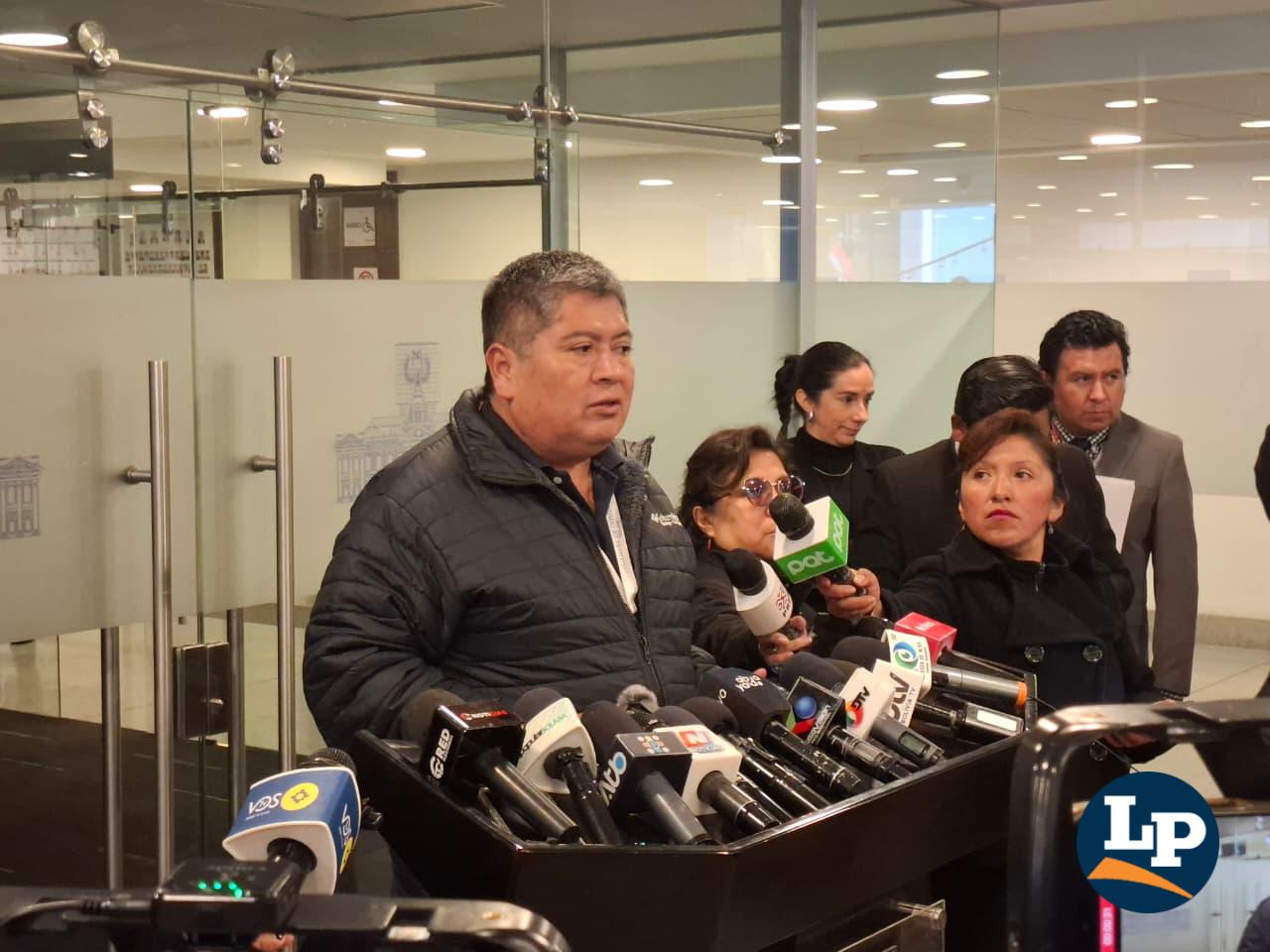 El diputado Pantaleón en conferencia de prensa