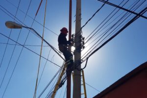 El decreto establece que la variación mensual de las tarifas de distribución de electricidad no podrá superar el 5%