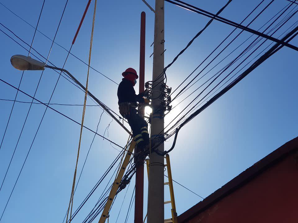 El decreto establece que la variación mensual de las tarifas de distribución de electricidad no podrá superar el 5%