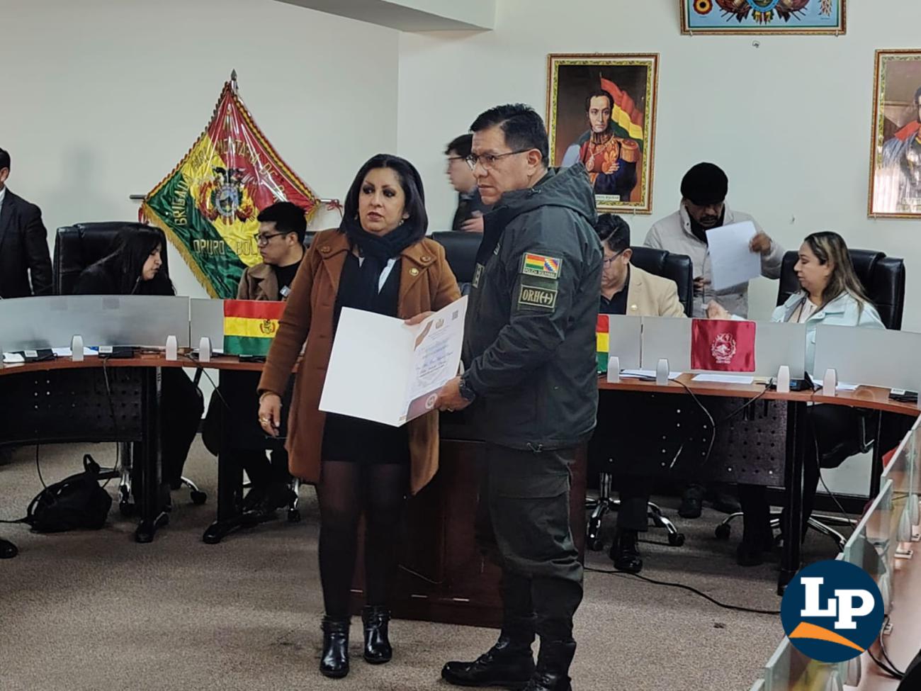 El coronel Hidalgo recibió un reconocimiento en la Brigada Parlaentaria por el trabajo desarrollado