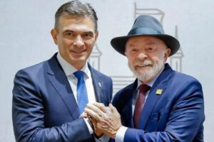 El presidente boliviano Rodrigo Paz junto a su homólogo brasileño, Luiz Inácio Lula da Silva