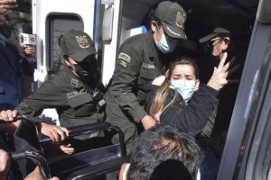 Traslado de Jeanine Añez por la Policía