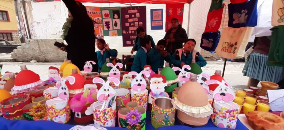Feria Productiva Oruro con estudiantes del Centro Apoyo Educativo