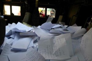 Embajada Británica en Kabul y documentos personales de empleados afganos