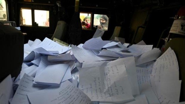 Embajada Británica en Kabul y documentos personales de empleados afganos