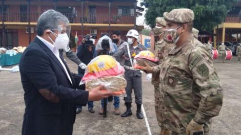Militares de la FF.AA. reciben equipamiento para combatir incendios forestales