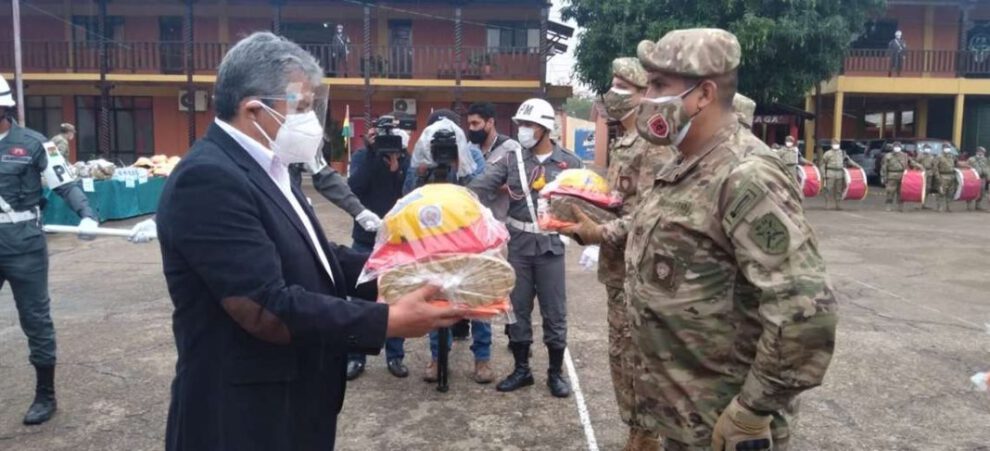 Militares de la FF.AA. reciben equipamiento para combatir incendios forestales