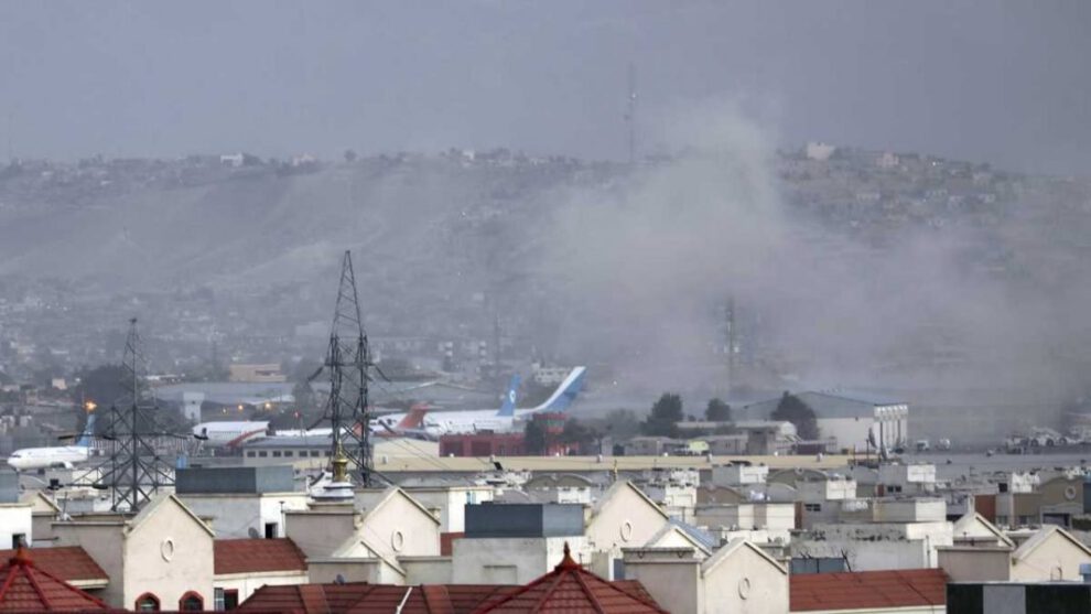 Vista general de Kabul tras el ataque en el aeropuerto internacional