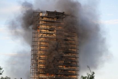 Incendio en edificio de 20 pisos en Milán