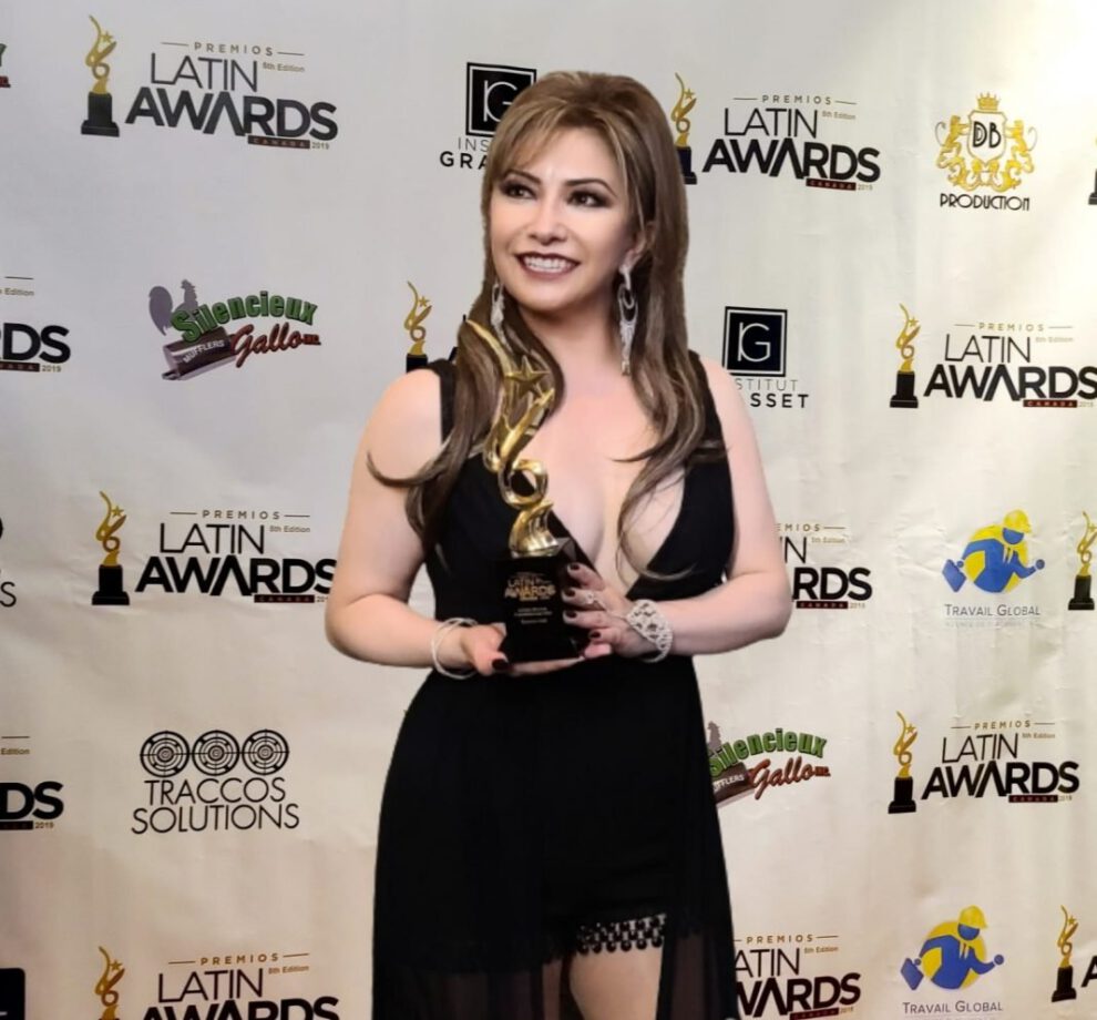 Rosario Arce Premio Estatuilla Dorada