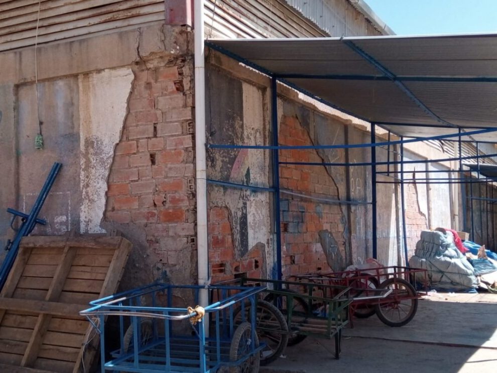 Mercado Campesino Kantuta en malas condiciones