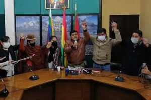 Apoyo a Eva Copa por concejales de Jallalla
