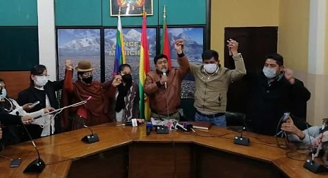 Apoyo a Eva Copa por concejales de Jallalla