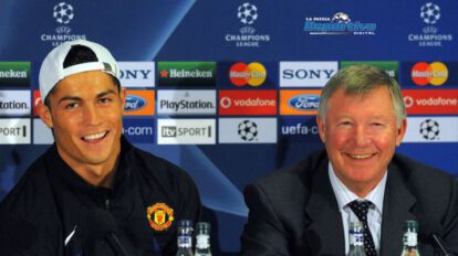 Cristiano Ronaldo junto a Alex Ferguson, quien tuvo un papel clave en su fichaje por el Manchester United